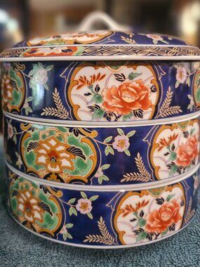 Vintage Japanese Imari Porcelain Bowls – Hand-Painted Decorative Display Dish